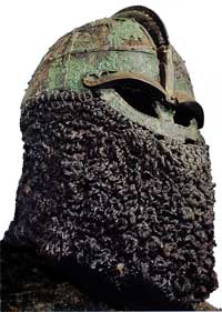Рис.1 Шлем из Вальсгарде-8 (фотография из книги Peuple nordique)